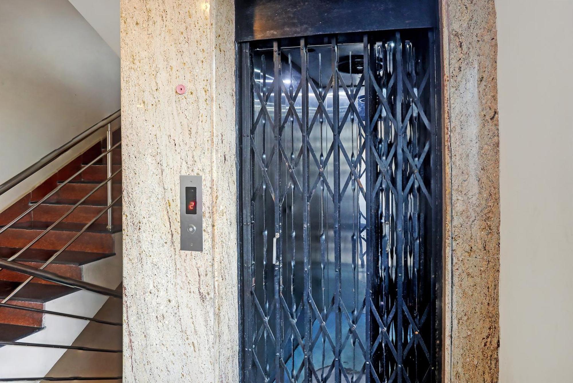 Super Hotel O Vaishnavi Inn Hyderabad Exteriör bild
