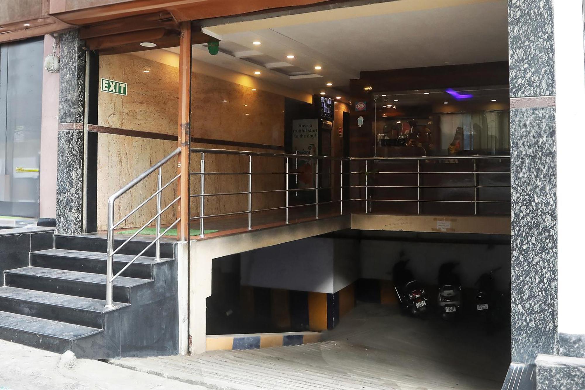Super Hotel O Vaishnavi Inn Hyderabad Exteriör bild